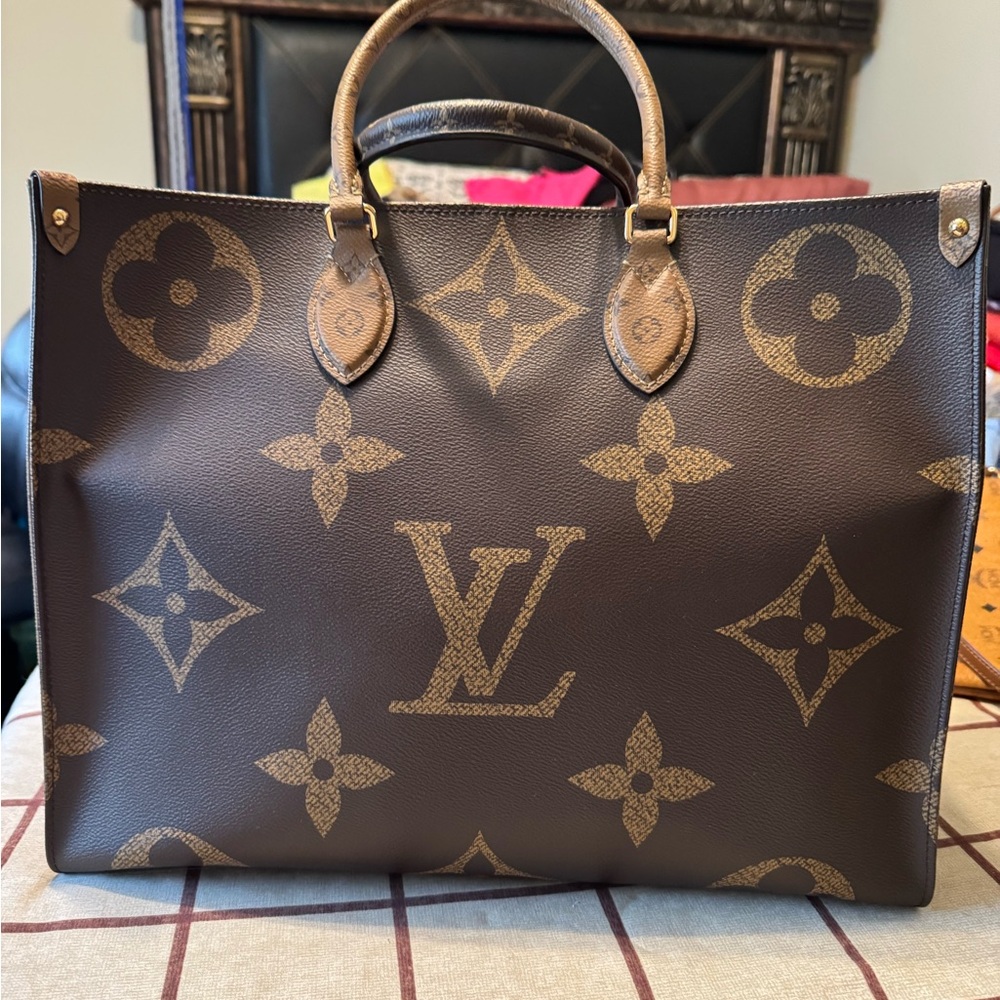 LV OTG GM - Picture 2 of 12